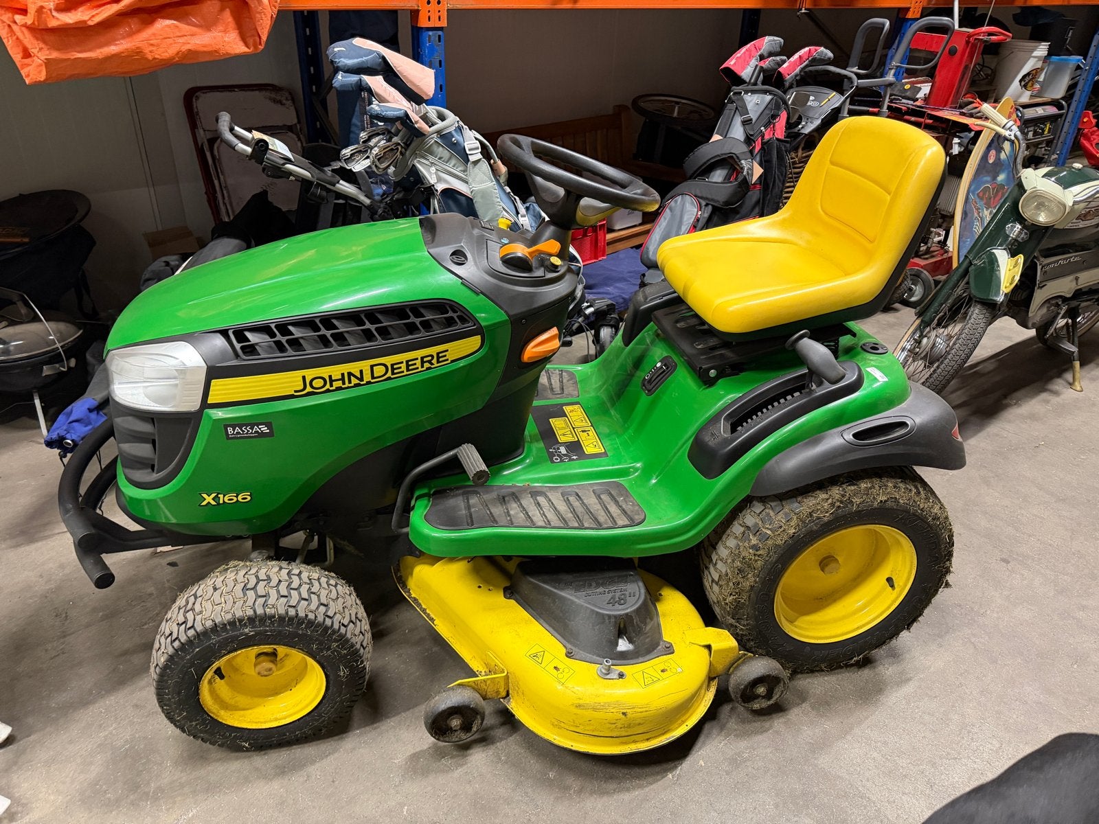 John Deere X166 Zitmaaier - Zo goed als nieuw, Ophalen, Cirkelmaaier, Elektrische starter, Zo goed als nieuw