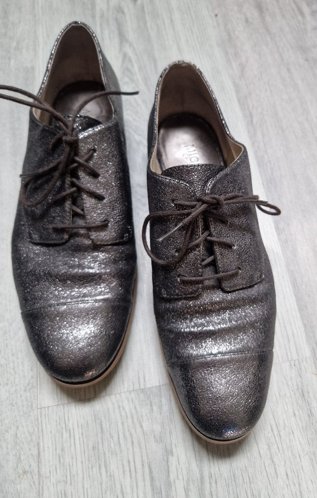 Mooie Michael Kors Zilvergrijze Dames Schoenen ZGAN, Schoenen met lage hakken, Michael Kors, Ophalen of Verzenden, Zo goed als nieuw