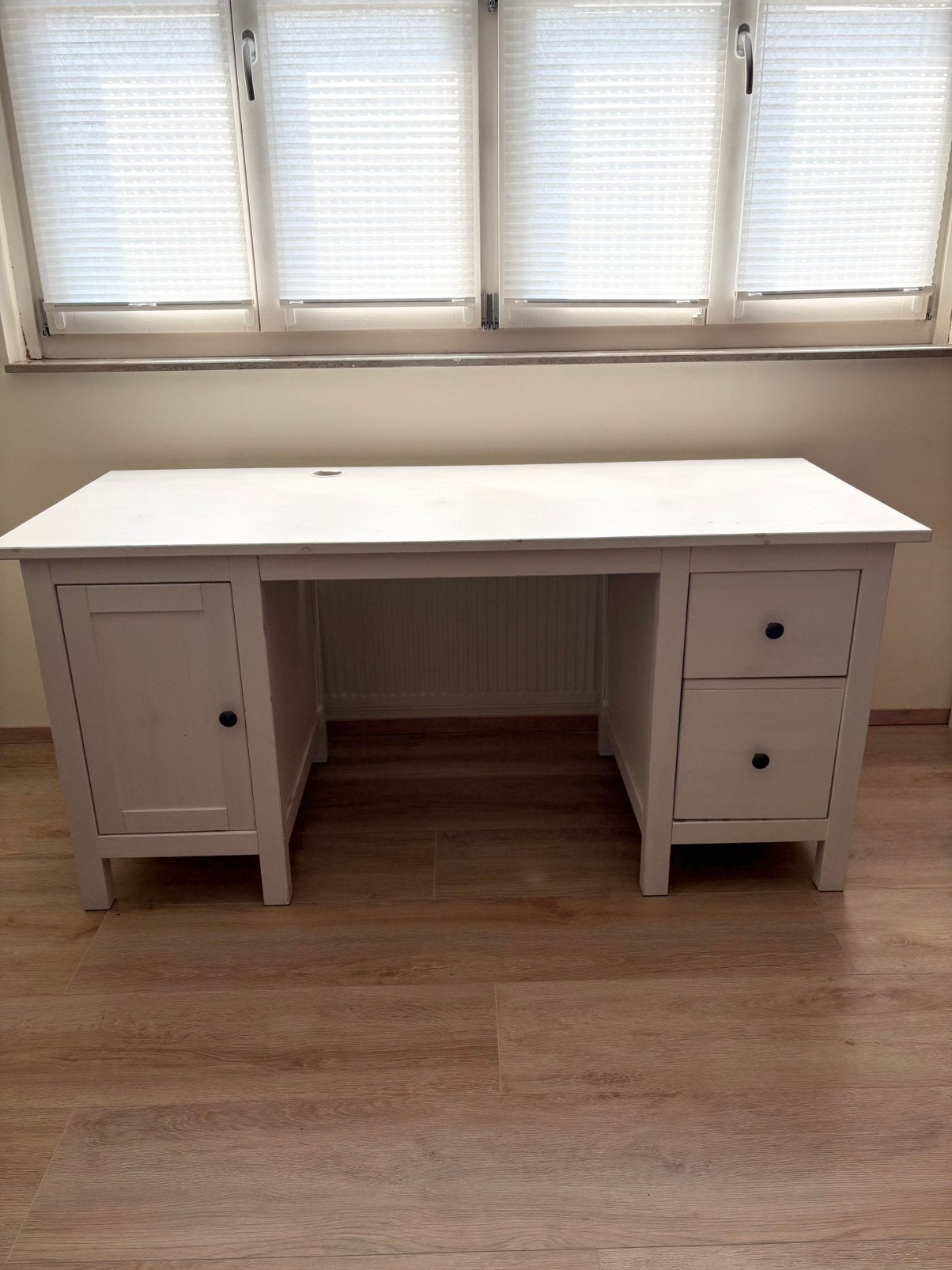 Ikea hemnes bureau, Huis en Inrichting, Bureaus, Gebruikt, IKEA, Wit, Demontabel, Kabelgoot, Met lades, Opbergruimte, Ophalen
