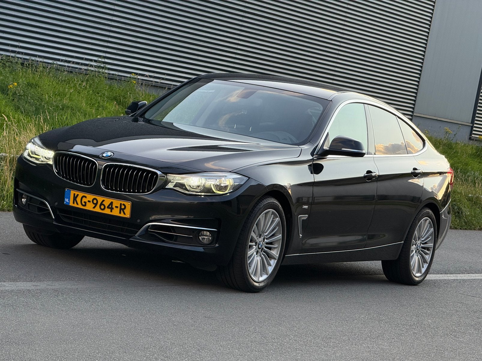 BMW 3-Serie GT 320i F34 184pk Zwart LCI MOD2017 NAP, Automaat, 1998 cc, Achterwielaandrijving, 4 cilinders