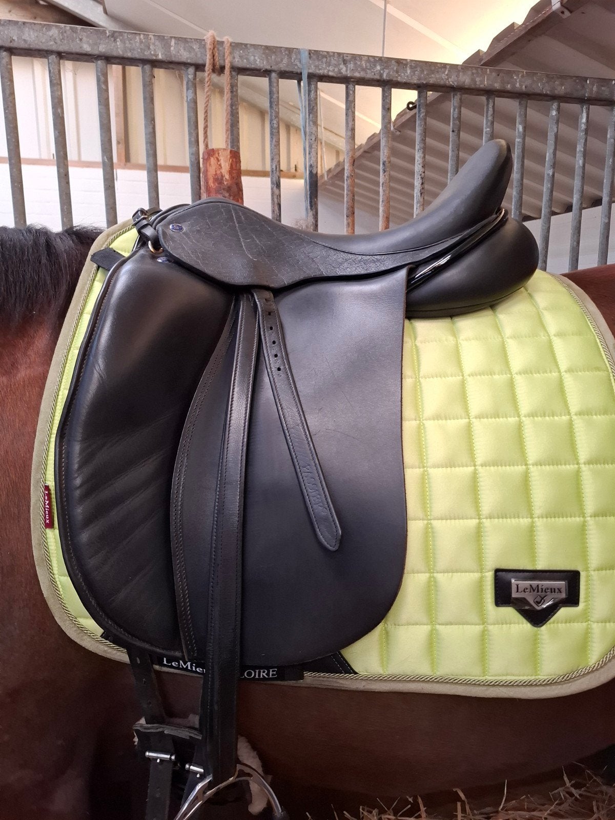 Hulsebos dressuur 17,5 inch wb4, Dieren en Toebehoren, Paarden en Pony's | Zadels, L (17.5 inch), Dressuur, Zo goed als nieuw