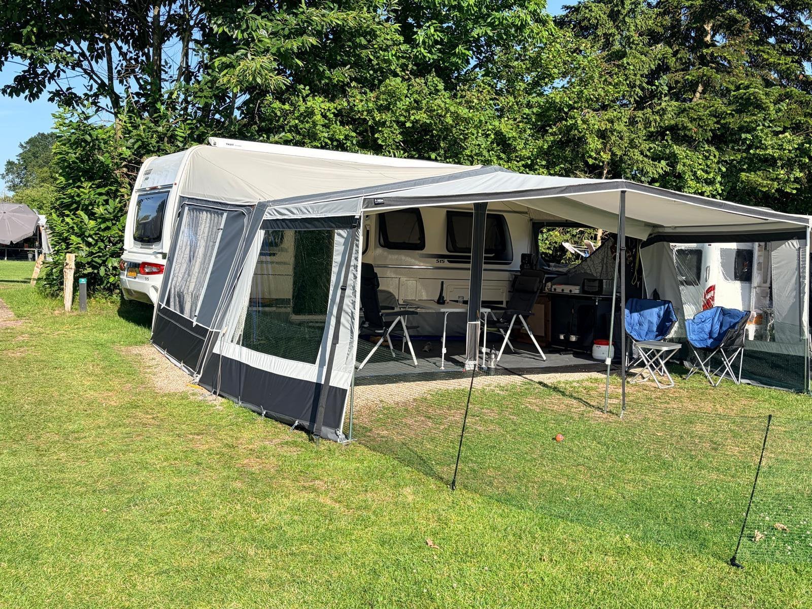 Voortent Isabella- Ventura D250 G19 + luifel met zijwanden, Ophalen, Zo goed als nieuw