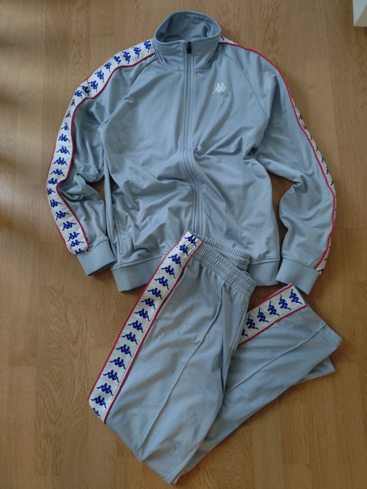 Kappa trainingspak grijs - Maat L - Klein gaatje, Maat 52/54 (L), Kappa, Ophalen of Verzenden, Grijs