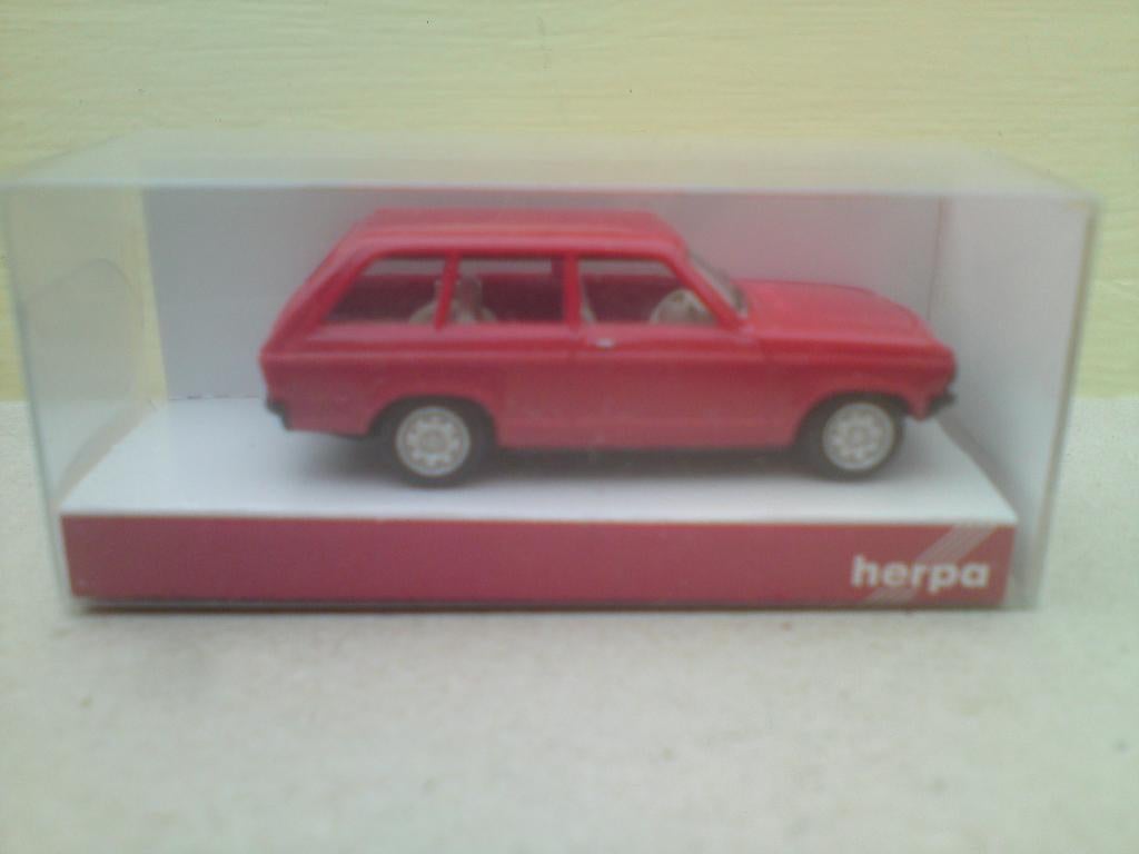 Herpa Opel Ascona voyager rood. Nieuw in doosje. 1/87, Hobby en Vrije tijd, Modelauto's | 1:87, Ophalen of Verzenden, Zo goed als nieuw