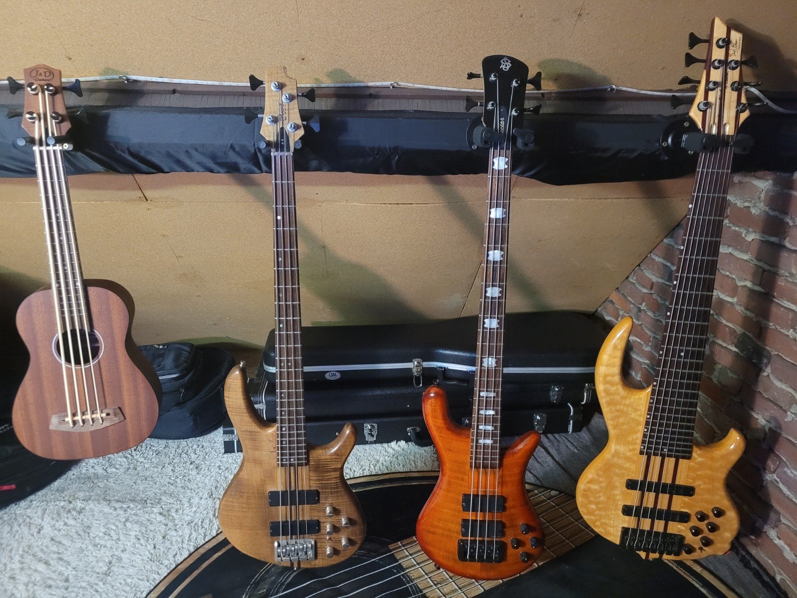 3 Basgitaren: Conklin, Spector, J&D - Inclusief cases, Ophalen