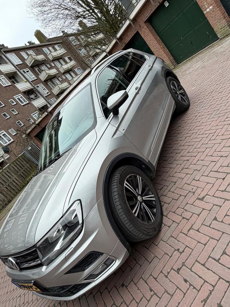 Volkswagen Tiguan 2.0 TDI 150pk 4Motion DSG 2018 Grijs, Auto's, Automaat, 4 cilinders, 2500 kg, 14 km/l