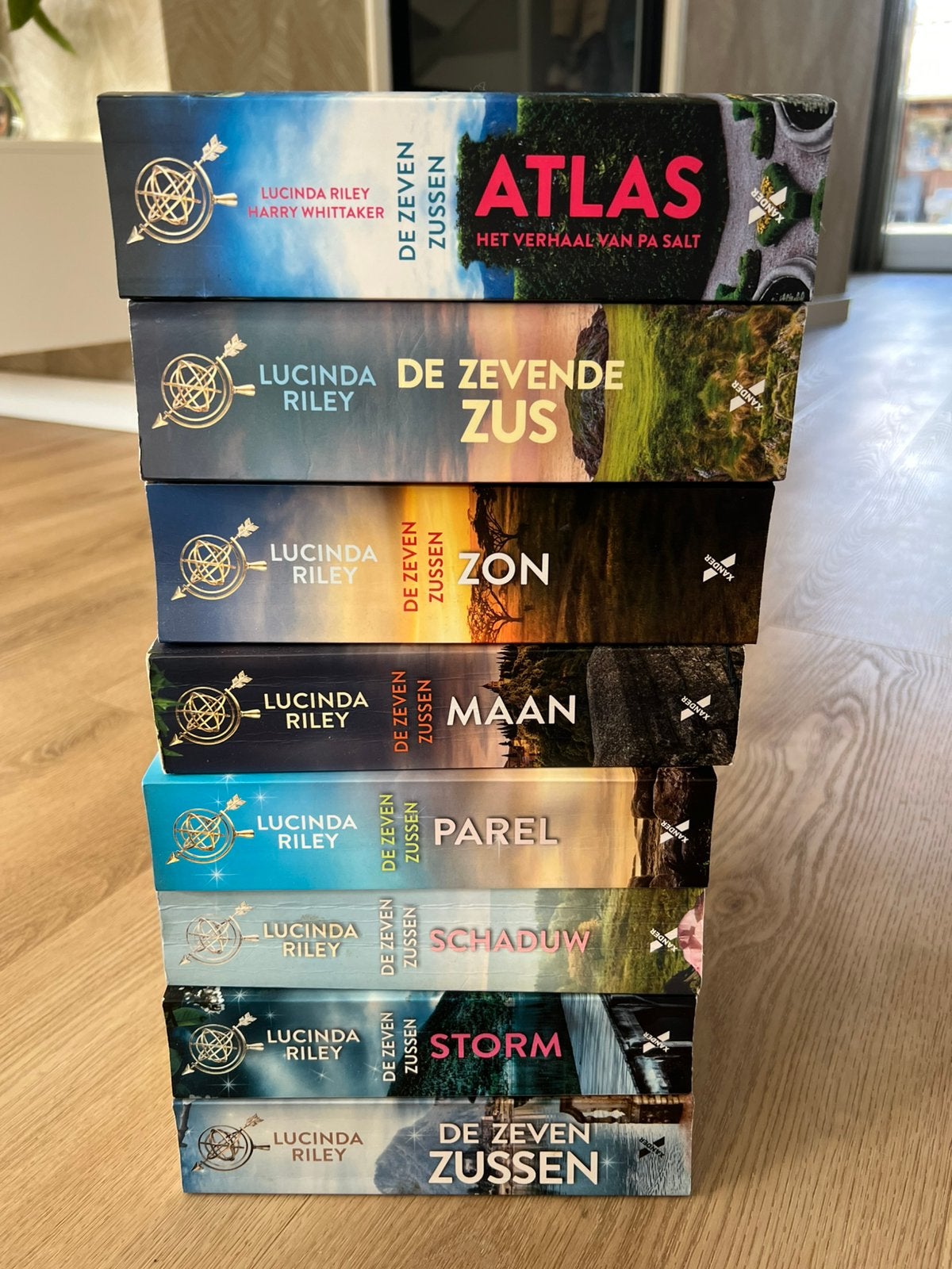 De zeven zussen serie 7,00 per boek, Boeken, Ophalen, Zo goed als nieuw