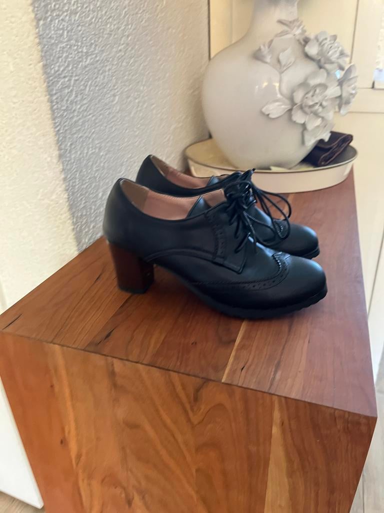 Zwarte Brogues met Hak NIEUW - Maat 36, Zwart, Nieuw, Ophalen of Verzenden, Schoenen met hoge hakken