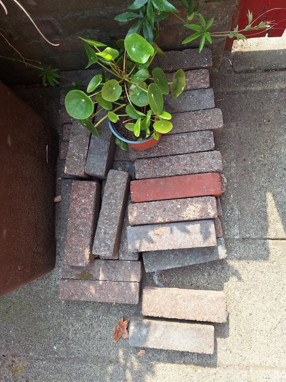 gratis betonnen waaltjes circa 37stuks, Ophalen, Gebruikt, Beton, Klinkers