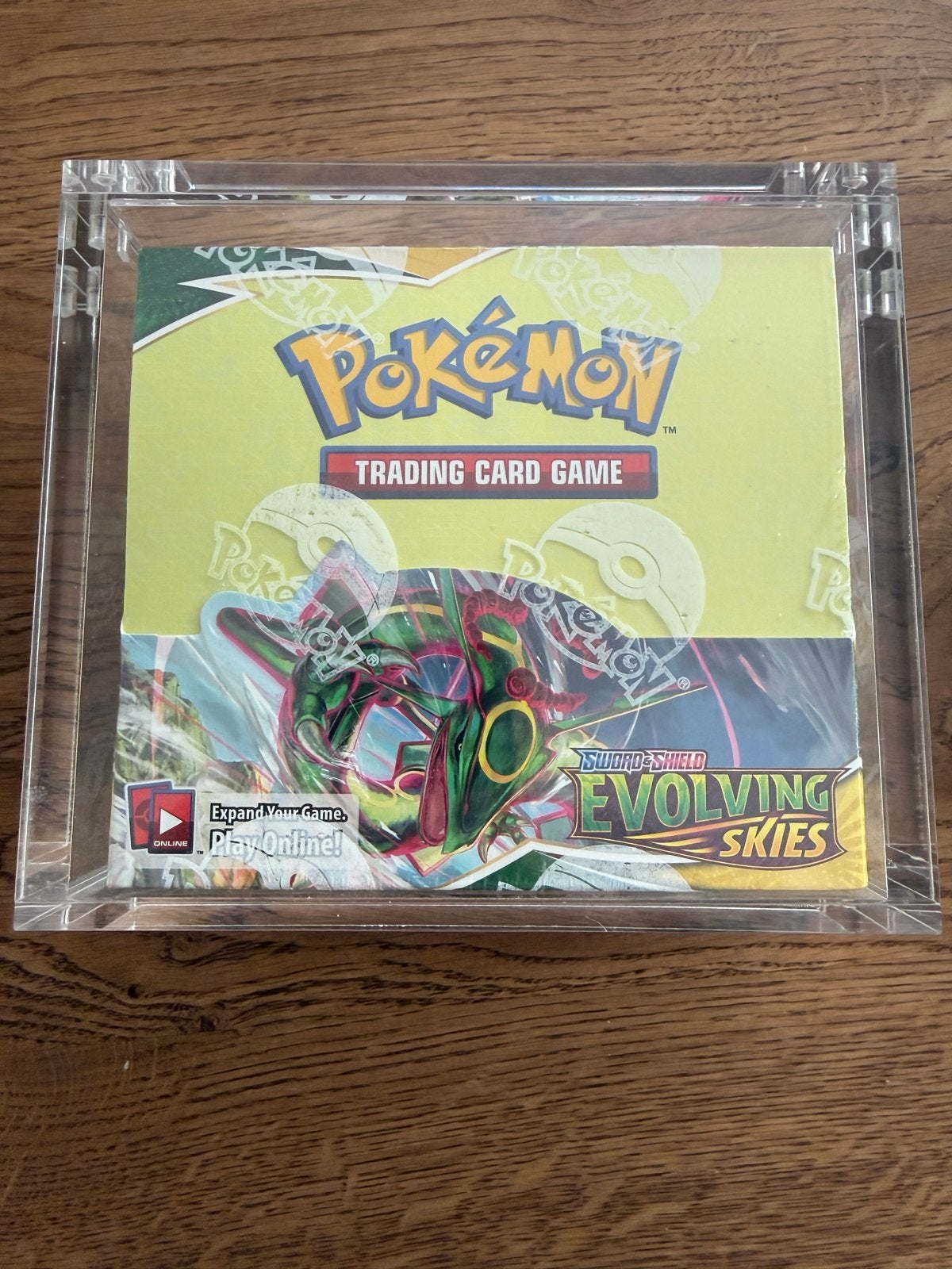 Sealed Pokémon Evolving Skies Booster Box + Acryl Case, Ophalen of Verzenden, Nieuw, Boosterbox