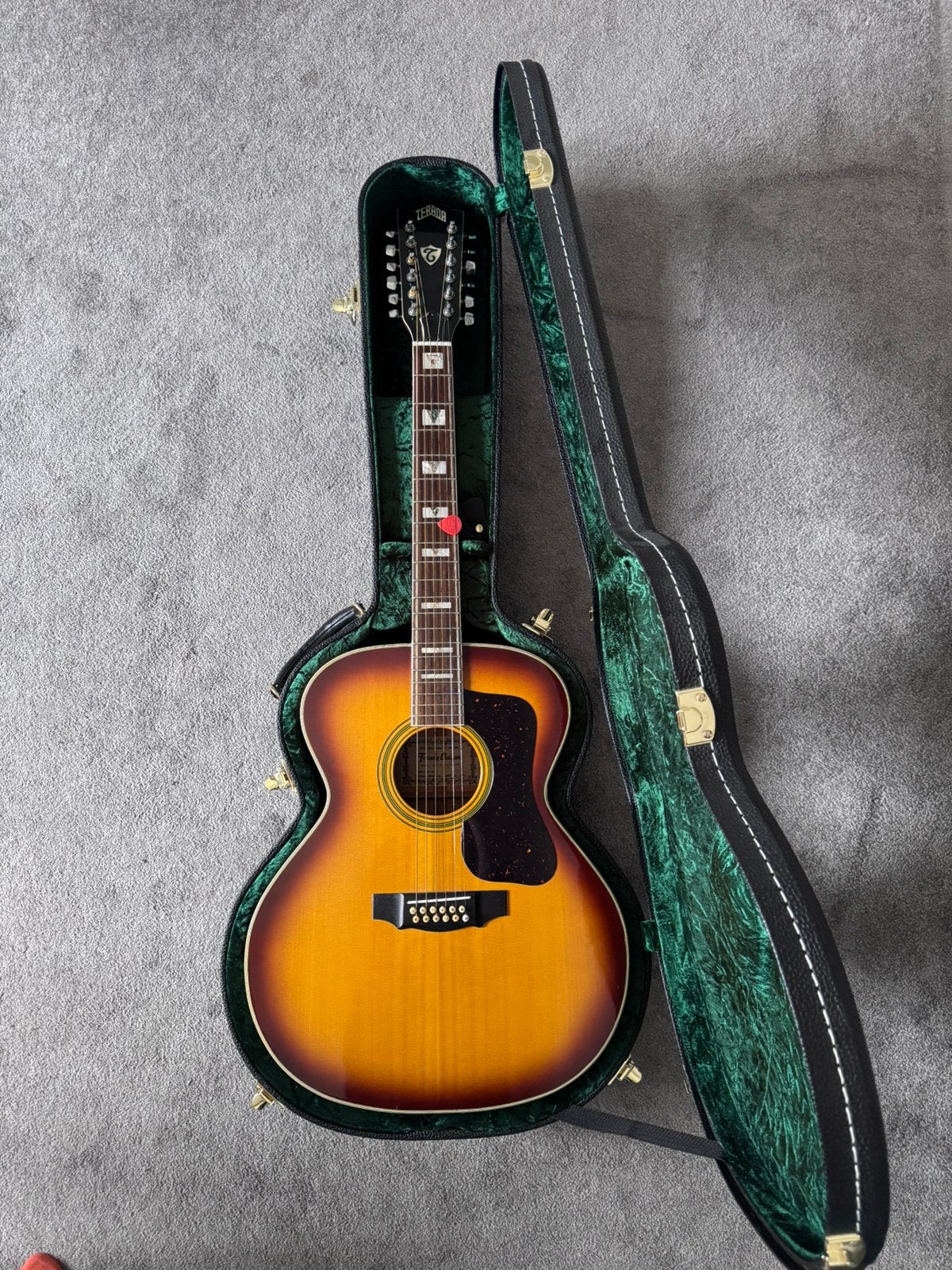 Terada FW-720-12 vintage 12-snarige gitaar 1970’s + hardcase, Muziek en Instrumenten, Snaarinstrumenten | Gitaren | Akoestisch