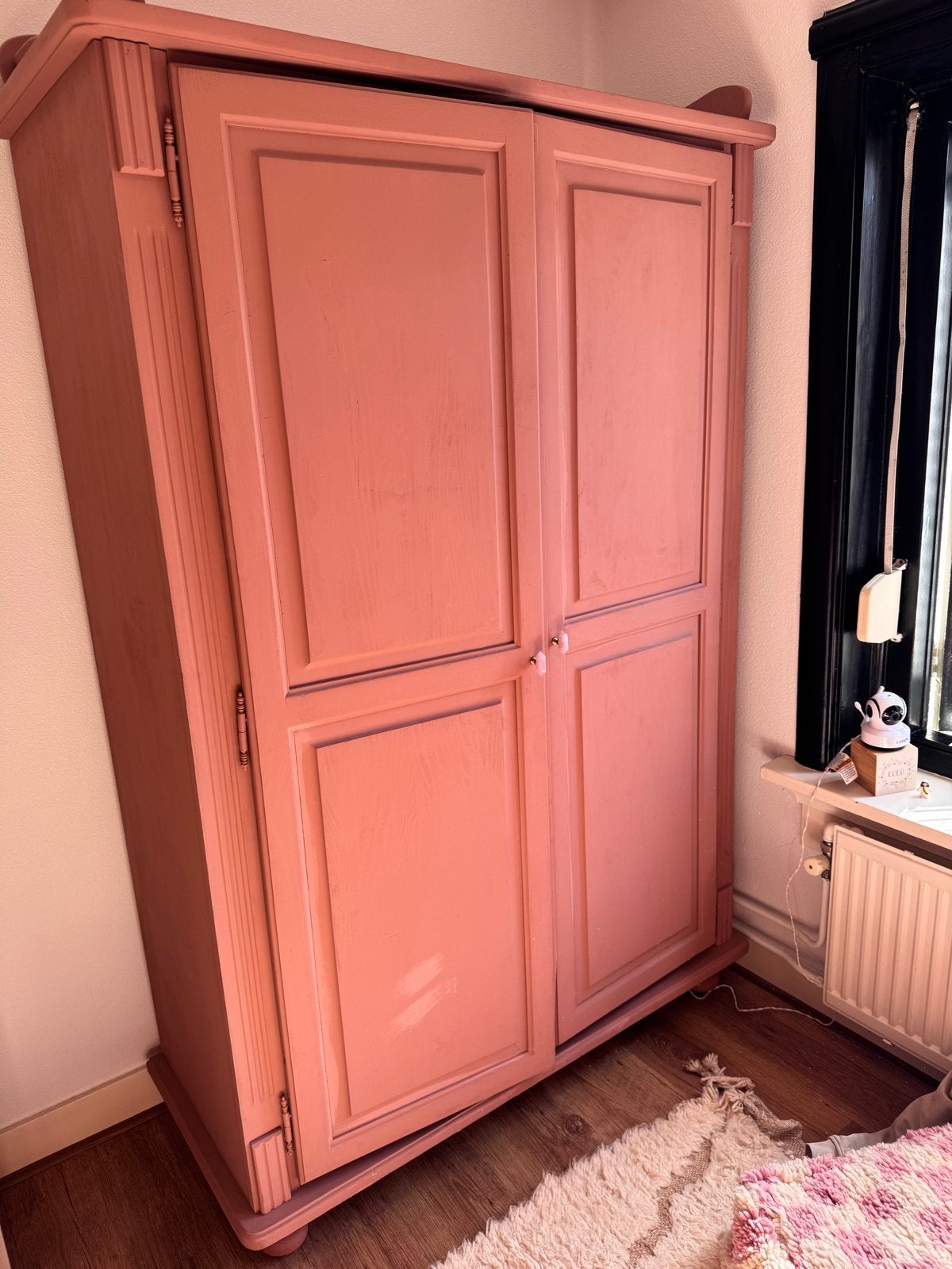 Roze kledingkast met hangruimte en planken & ladekast, Ophalen, Met plank(en), Gebruikt, Vintage
