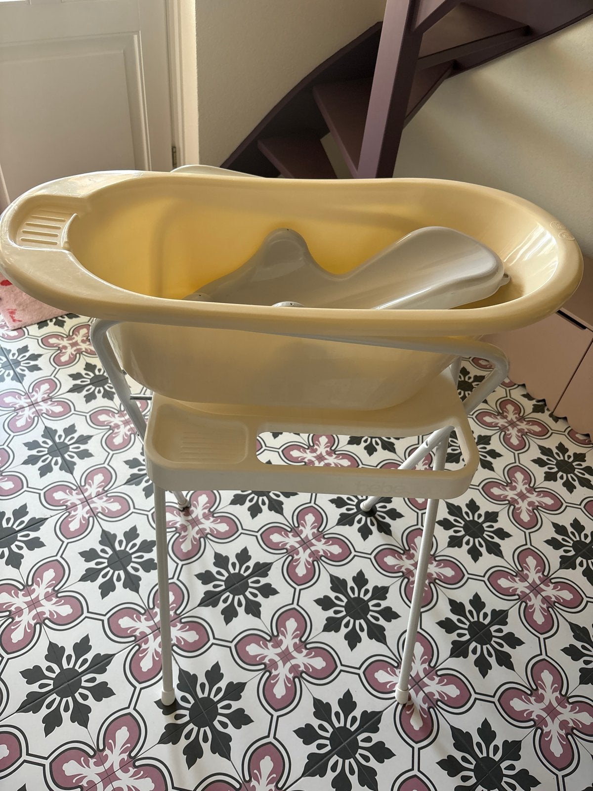 Bébé-jou babybadje met standaard en badzitje, Ophalen, Gebruikt, Badje, Bébé-jou