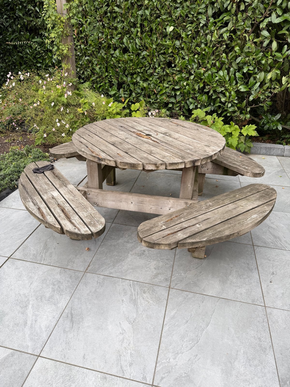 Robuuste houten picknicktafel - Rond model, Tuin en Terras, Ophalen, Gebruikt, Rond, Hout