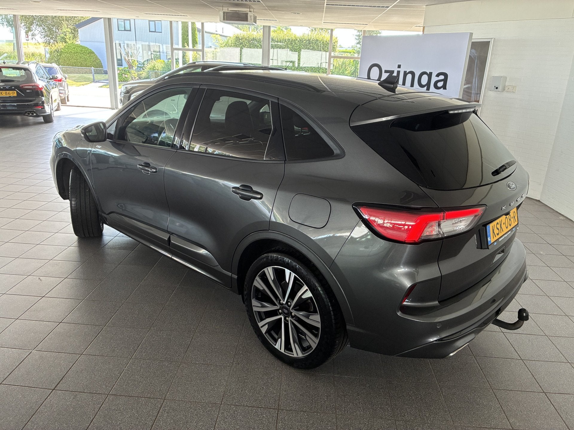 Foto 4 van Ford Kuga 2.5 PHEV ST-Line X-20 inch-trekhaak winterpakket