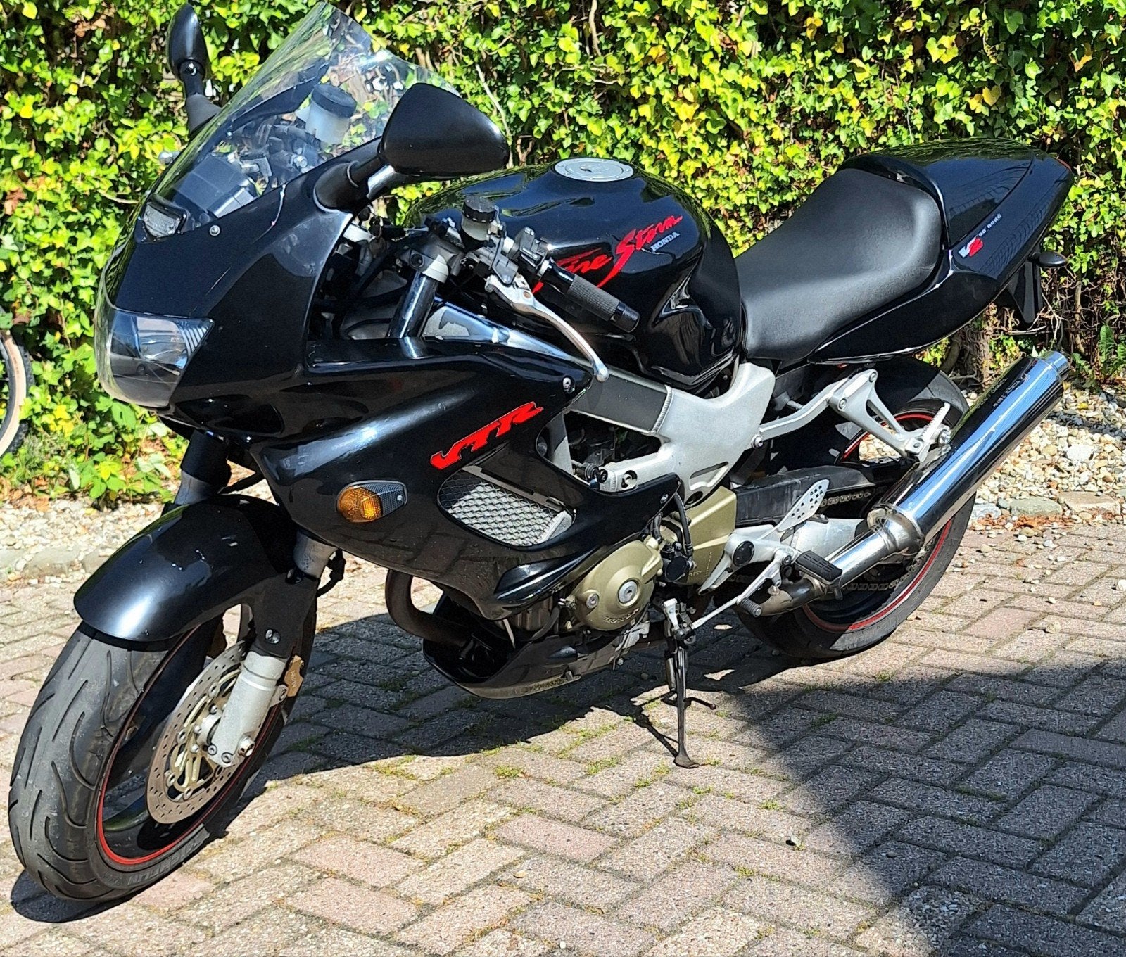 VTR1000F Firestorm, 2 cilinders, Occasion, Motorrijbewijs A, Handgeschakeld