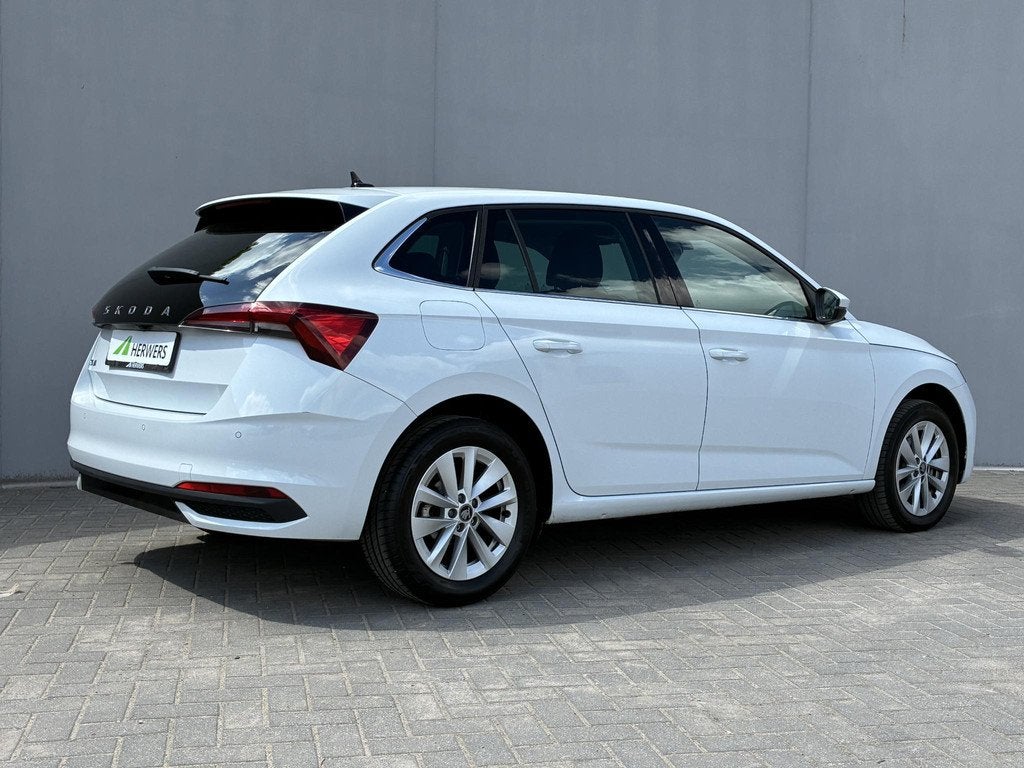Skoda Scala DSG 7 TSI Selection / Fabrieksgarantie t/m 6-202, Auto's, Skoda, Euro 6, 610 kg, Wit, 3 cilinders