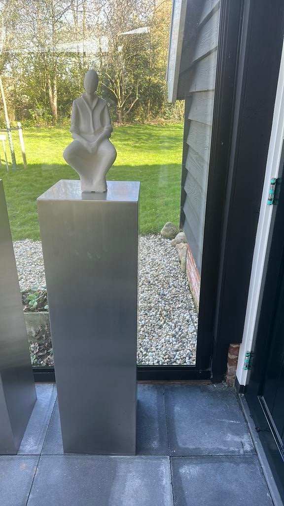 Prachtig gesigneerd stenen beeld wit, Antiek en Kunst, Ophalen of Verzenden