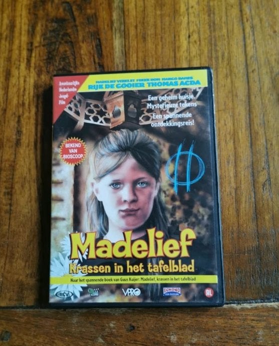 DVD: Madelief, Krassen in het tafelblad. Auteur Guus Kuijer., Alle leeftijden, Overige genres, Ophalen of Verzenden, Zo goed als nieuw