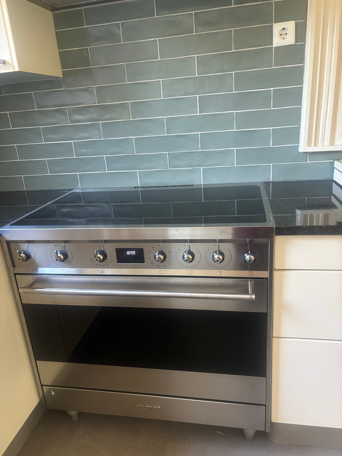 Smeg C9IMX9-1 Inductie Fornuis met Multifunctionele Oven, Witgoed en Apparatuur, Ophalen, 60 cm of meer, Zo goed als nieuw, Energieklasse A of zuiniger