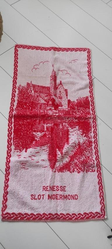 Vintage handdoek Renesse Slot Moermond rood wit, Ophalen of Verzenden, Gebruikt, Rood, Handdoek