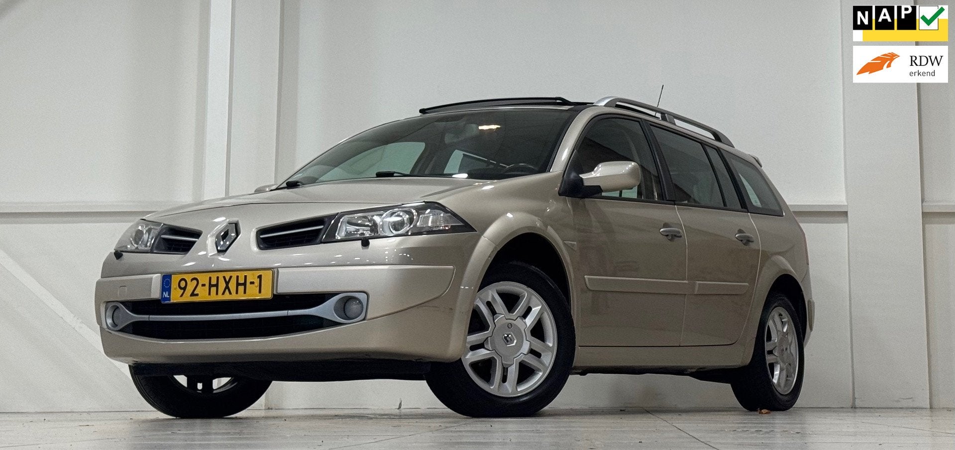 Renault Mégane Grand Tour 2.0i 16V Tech Line Schuifdak Trek, 4 cilinders, Beige, Origineel Nederlands, 650 kg