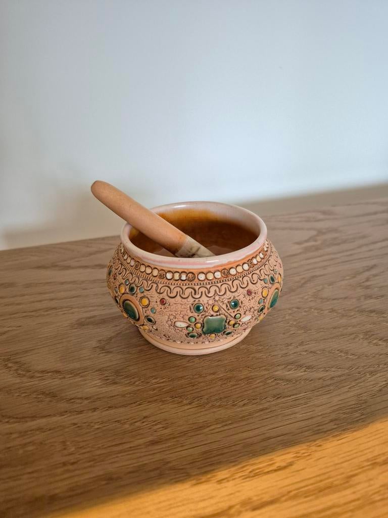 Decoratieve vijzel met ingelegde stenen en stamper, Antiek en Kunst, Ophalen of Verzenden