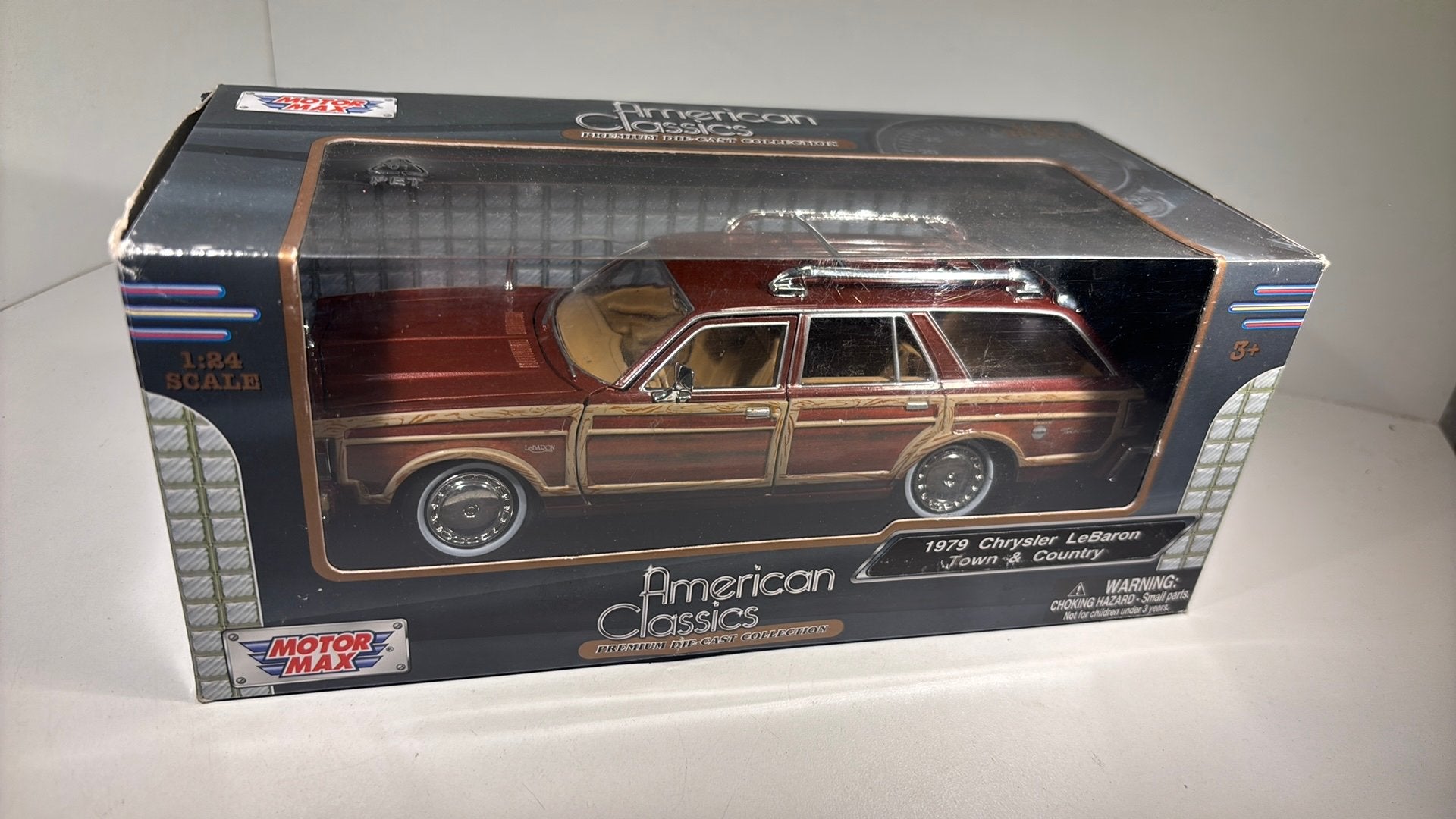 Chrysler lebaron town & country motermax 1.24, Hobby en Vrije tijd, Modelauto's | 1:24, Ophalen of Verzenden, Motormax, A, A