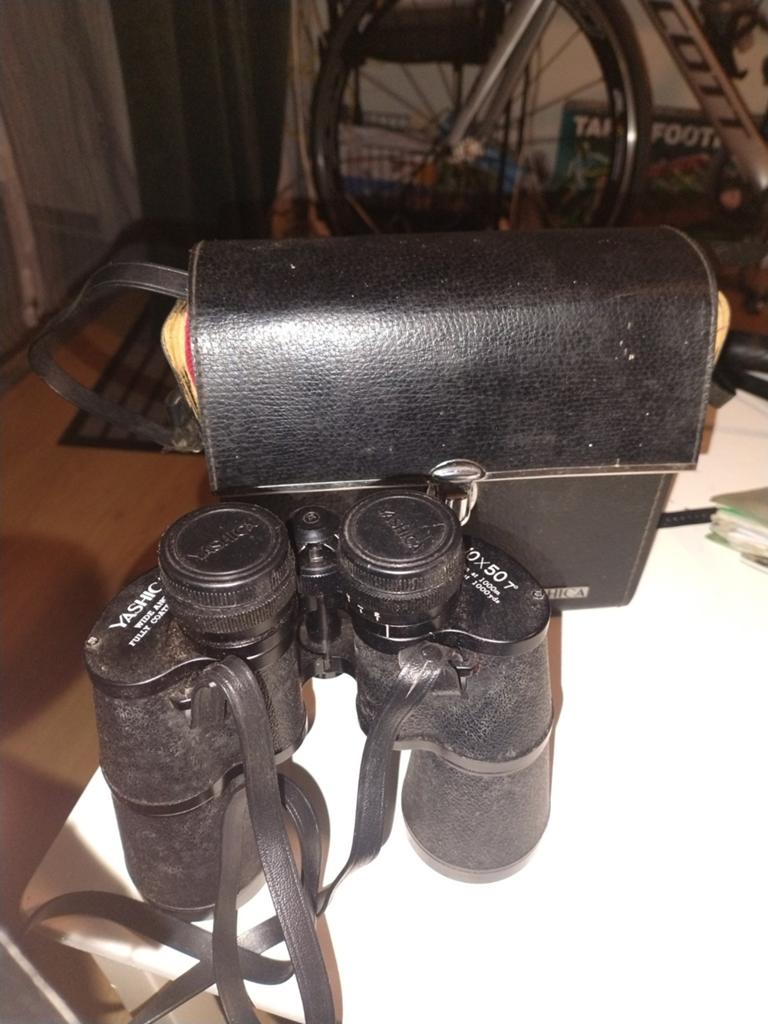 Yashica 10x50T Verrekijker met Hoes, Gebruikt, 8 tot 12x, Met hoes of tas, Porro (met knik)