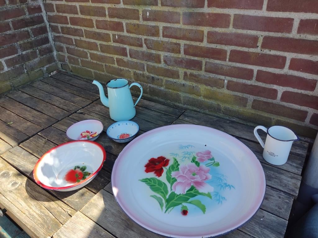 Vintage geëmailleerd servies: schalen, kan en kommetjes, Ophalen