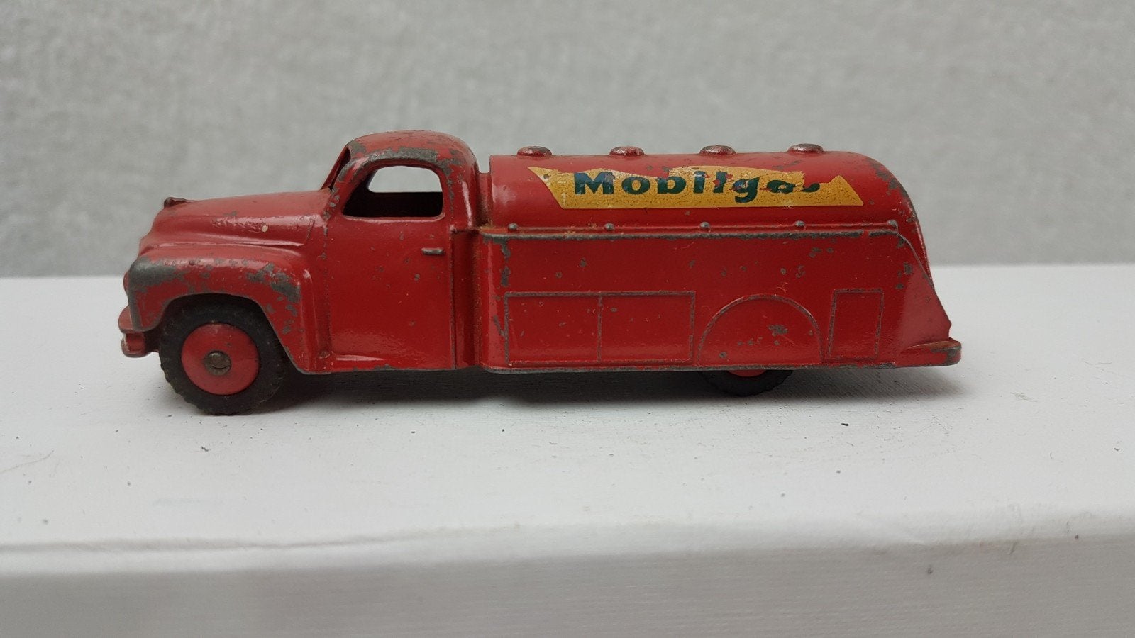 Vintage Dinky Toys Mobilgas Tankwagen - Rood, Ophalen of Verzenden, Gebruikt