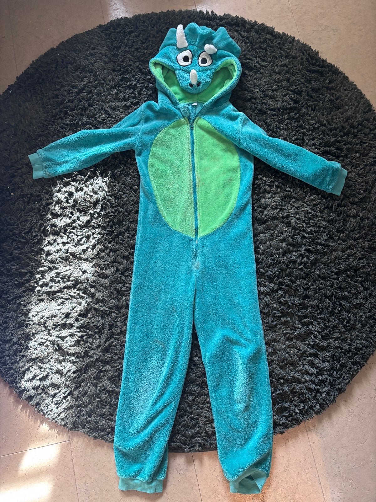 Verkleedpak onesie dino/draak - met vlekje, Kinderen en Baby's, Ophalen of Verzenden, Gebruikt, Jongen of Meisje