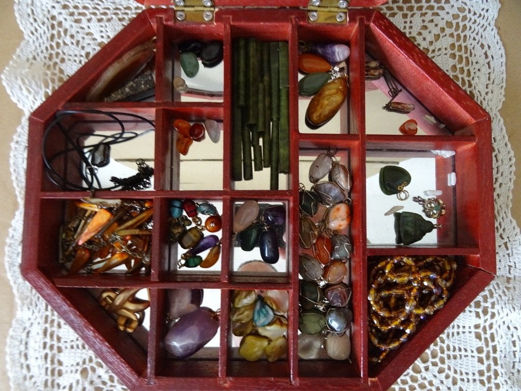 Curiosa collectie 43x medaillon hanger met edelsteen etc., Ophalen of Verzenden