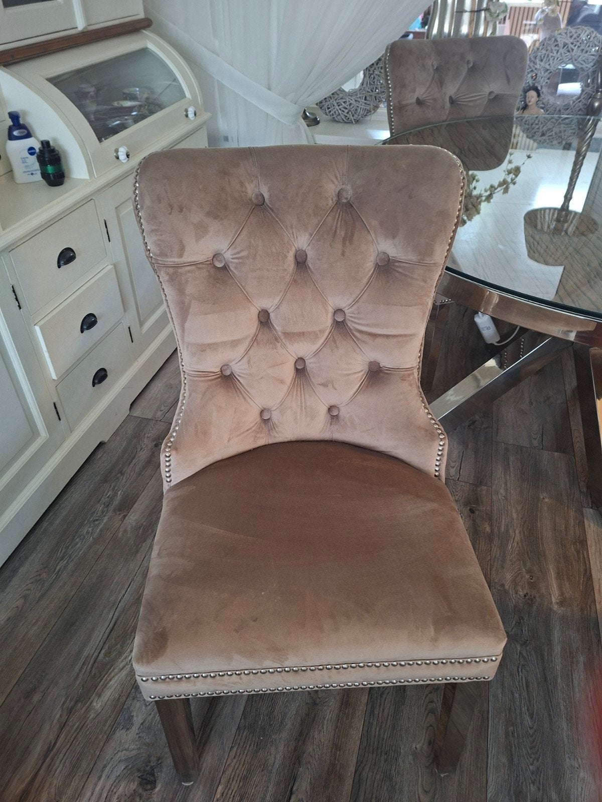 Luxe eetkamerstoelen met knopen en nageltrim - 4 stuks, Huis en Inrichting, Stoelen, Bruin, Ophalen of Verzenden, Zo goed als nieuw