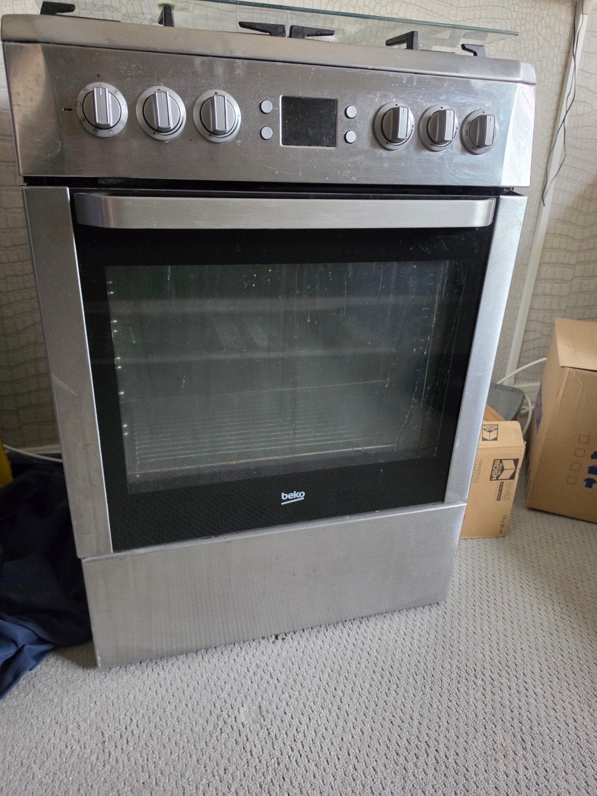Beko Vrijstaand Gasfornuis met Oven - Zo goed als nieuw, Witgoed en Apparatuur, Fornuizen, 60 cm of meer, Zo goed als nieuw, Gas