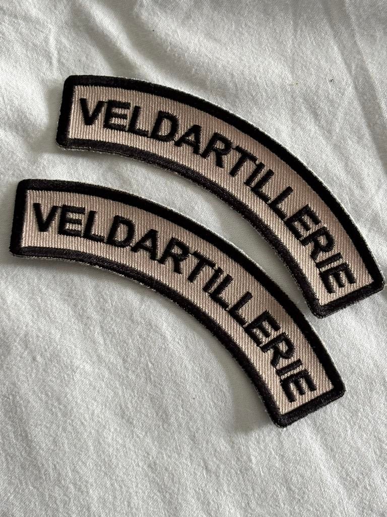 Setje straatnamen veldartillerie, Verzamelen, Militaria | Algemeen, Verzenden, Landmacht, Nederland, Embleem of Badge