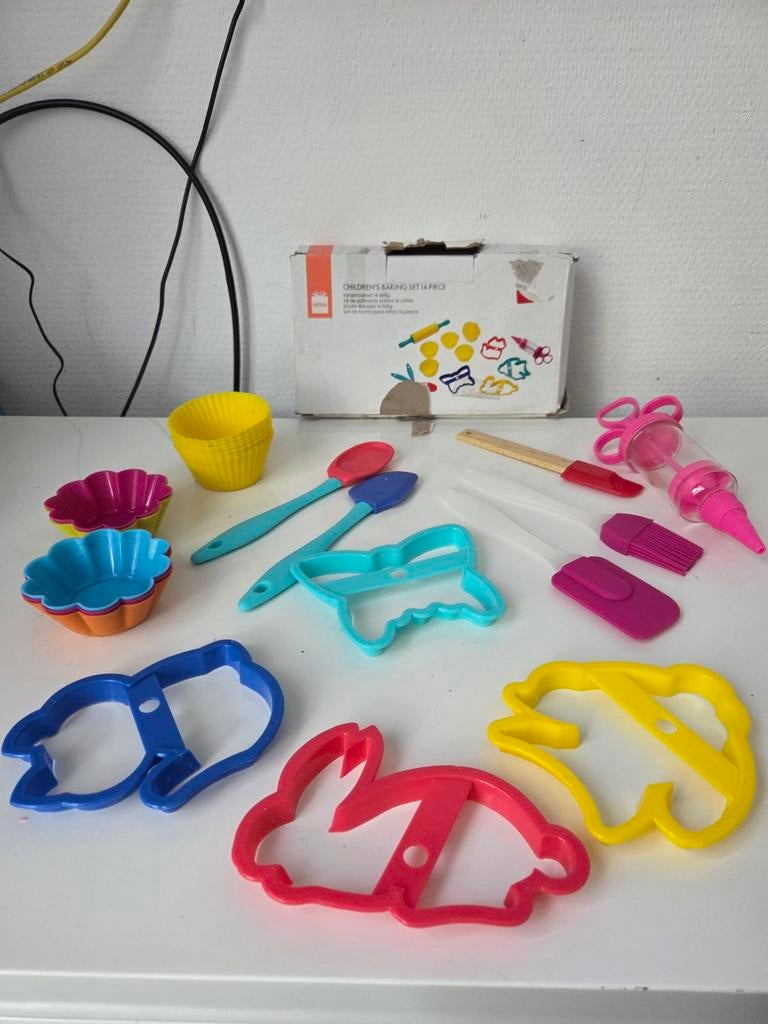 Kinderbakset 22-delig met extra spullen, Ophalen of Verzenden, Gebruikt, Knutselen