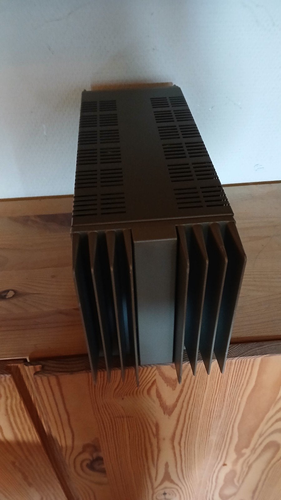 Quad 303, Audio, Tv en Foto, Versterkers en Receivers, Overige merken, Gebruikt, Ophalen of Verzenden, Minder dan 60 watt