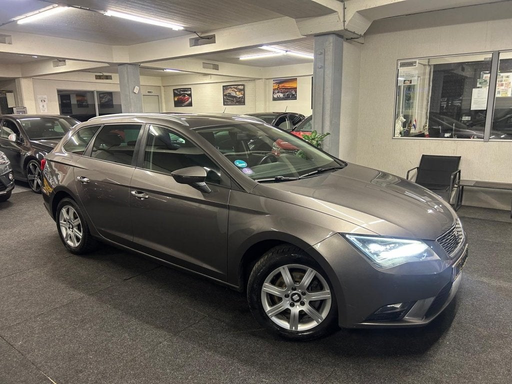 SEAT Leon ST 1.2 TSI *Automaat*NAVI*LED*2015 (bj 2015), Auto's, Gebruikt, Euro 6, 4 cilinders, Leon