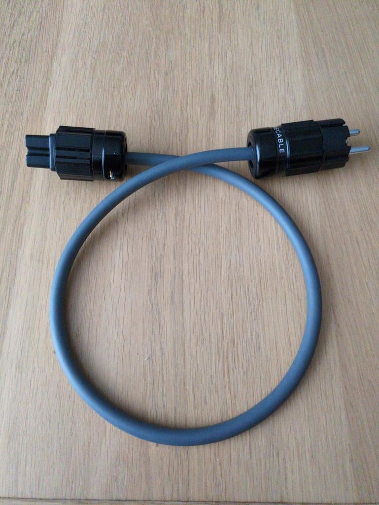 Purecable Studio Powerkabel 70cm met Rhodium Stekkers, Ophalen of Verzenden, Zo goed als nieuw, Minder dan 2 meter, Overige kabels