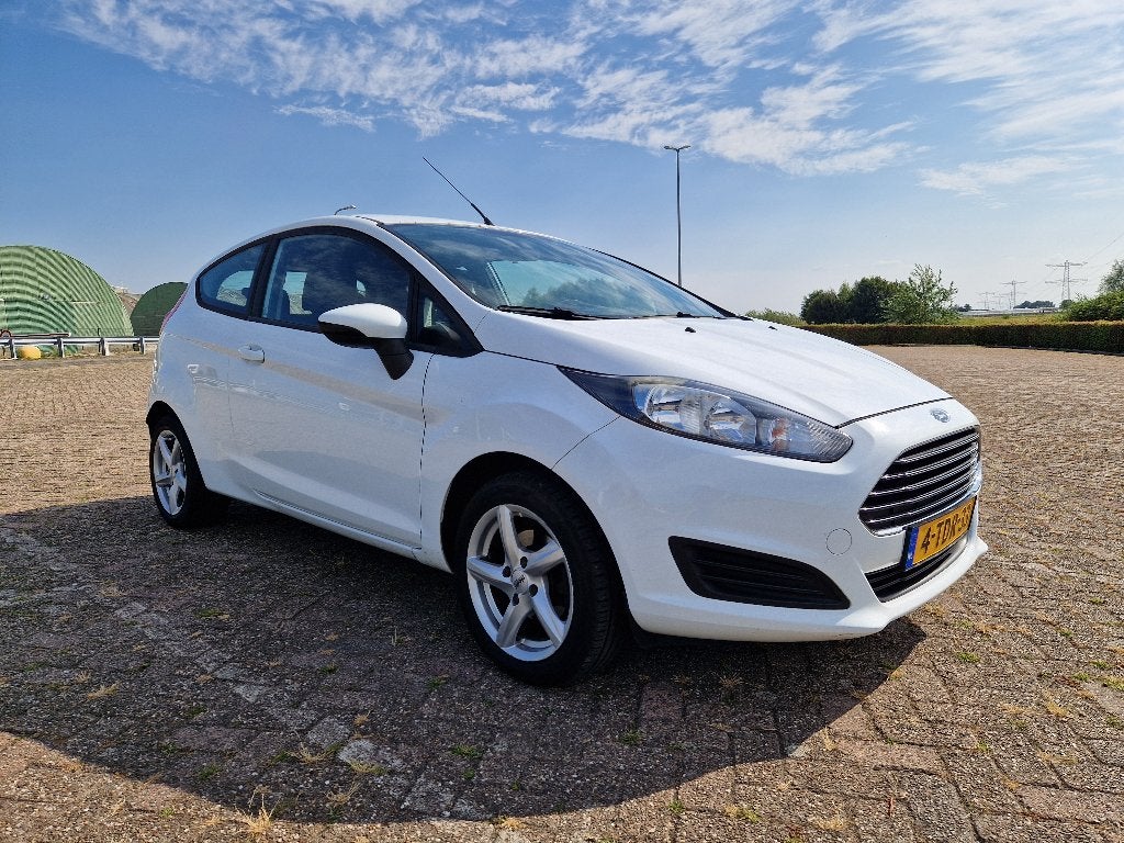 Ford Fiësta 1.0 48KW/65PK 3D 2014 Wit, Auto's, Euro 5, Stof, Elektrische ramen, Origineel Nederlands
