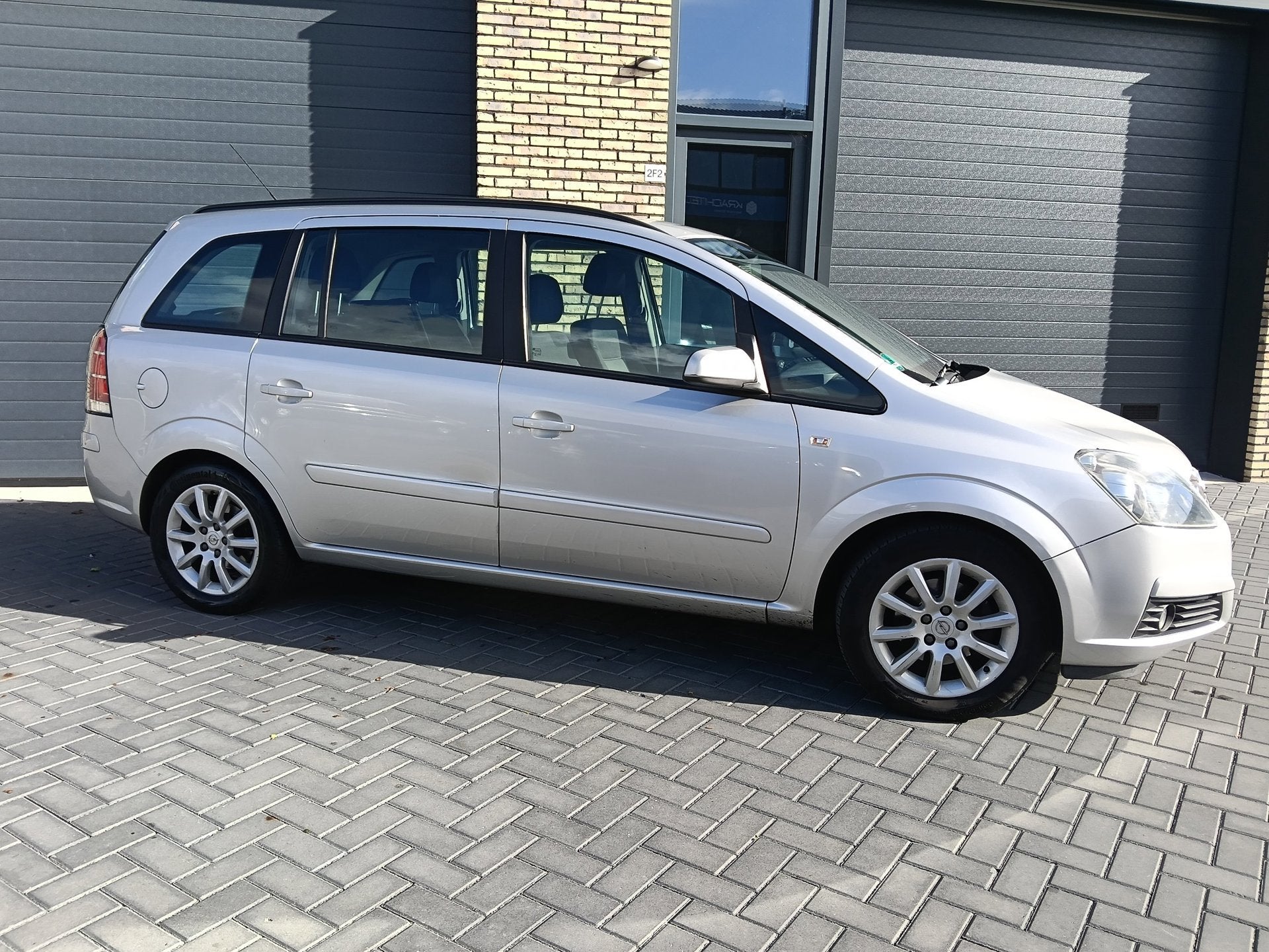 Opel Zafira 1.8 Temptation, Dealer onderhouden, Gebruikt, 4 cilinders, Origineel Nederlands