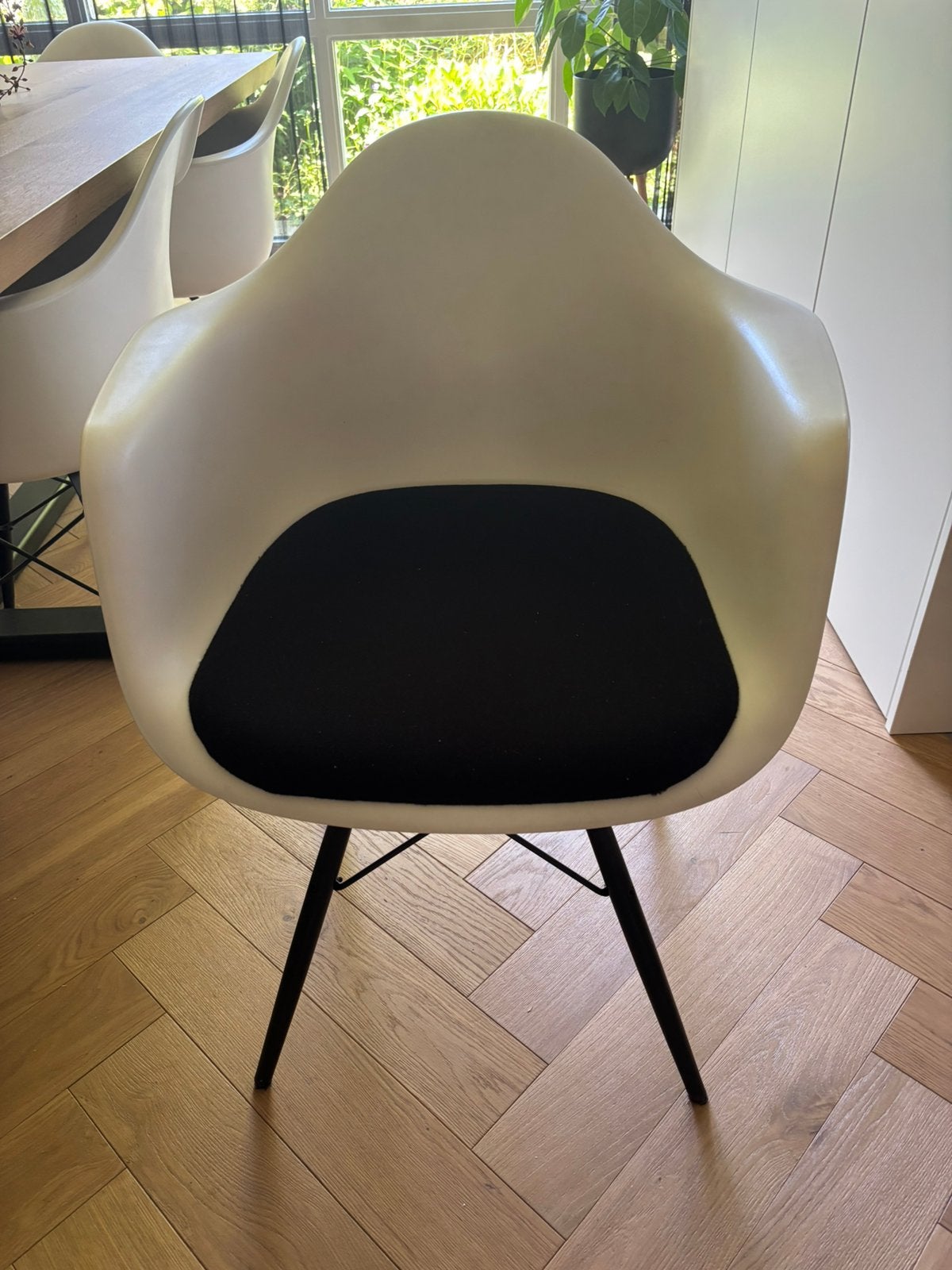 Vitra | Eames | DAW | Hopsak Zwart | 8 stuks | Eetkamerstoel, Huis en Inrichting, Stoelen, Ophalen, Zo goed als nieuw, Zwart, Stof
