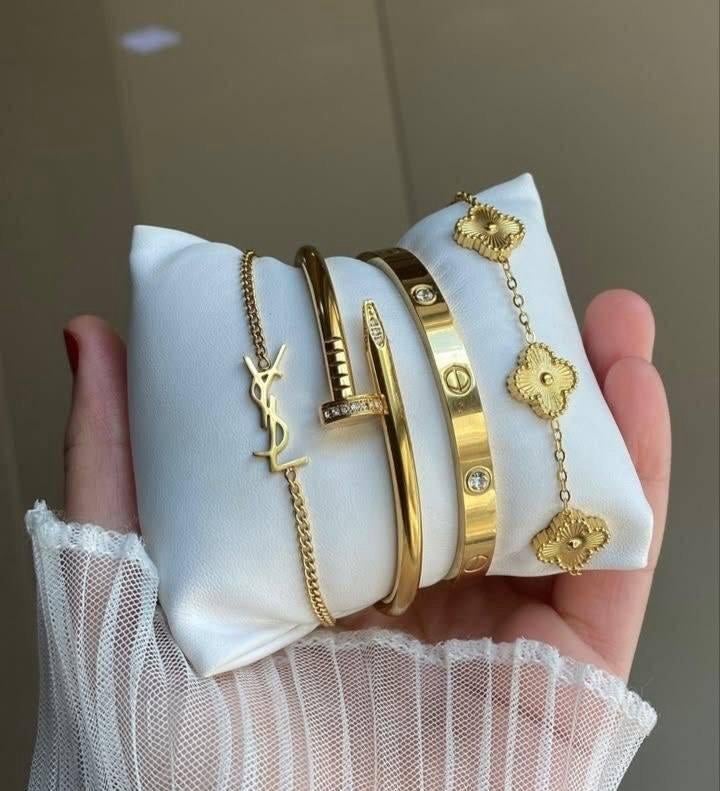 Luxe Gouden kleur Armbanden Set - Elegant & Stijlvol, Sieraden, Tassen en Uiterlijk, Armbanden, Overige materialen, Met strass