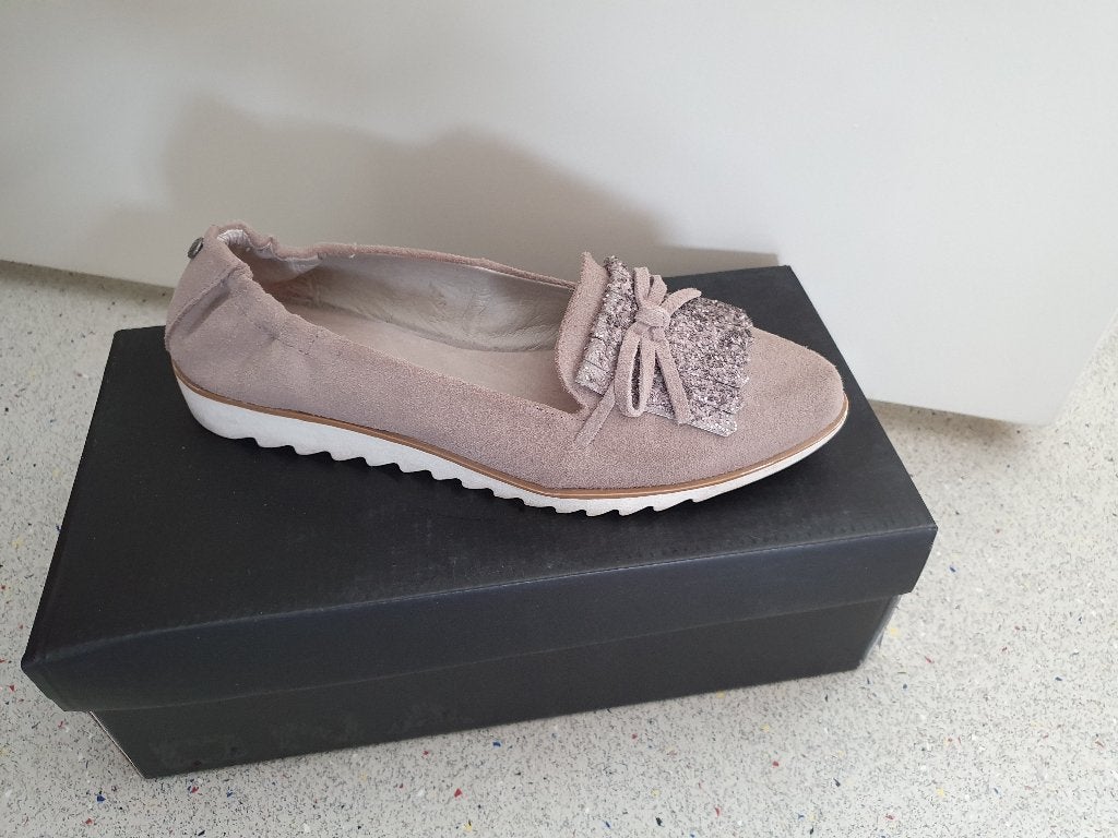 Damesschoenen, Ophalen of Verzenden, Grijs, Sneakers of Gympen, Zo goed als nieuw