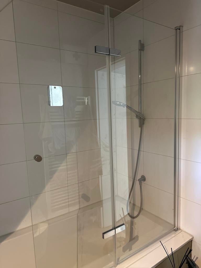 Zo goed als nieuwe glazen badwand 140x150cm NIEUWPRIJS 450, Ophalen, Zo goed als nieuw