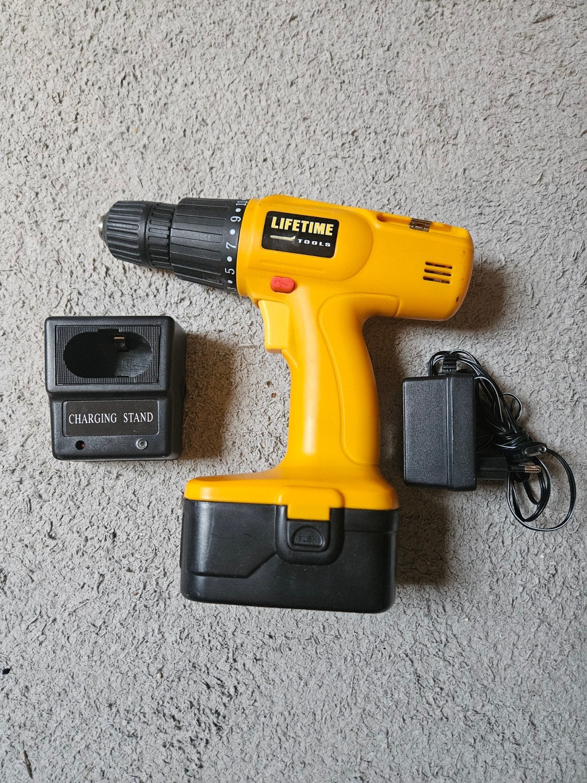 Lifetime Tools Accuboormachine TPT1045 met oplader, Ophalen, Gebruikt, Variabele snelheid, Boor- en Schroefmachine