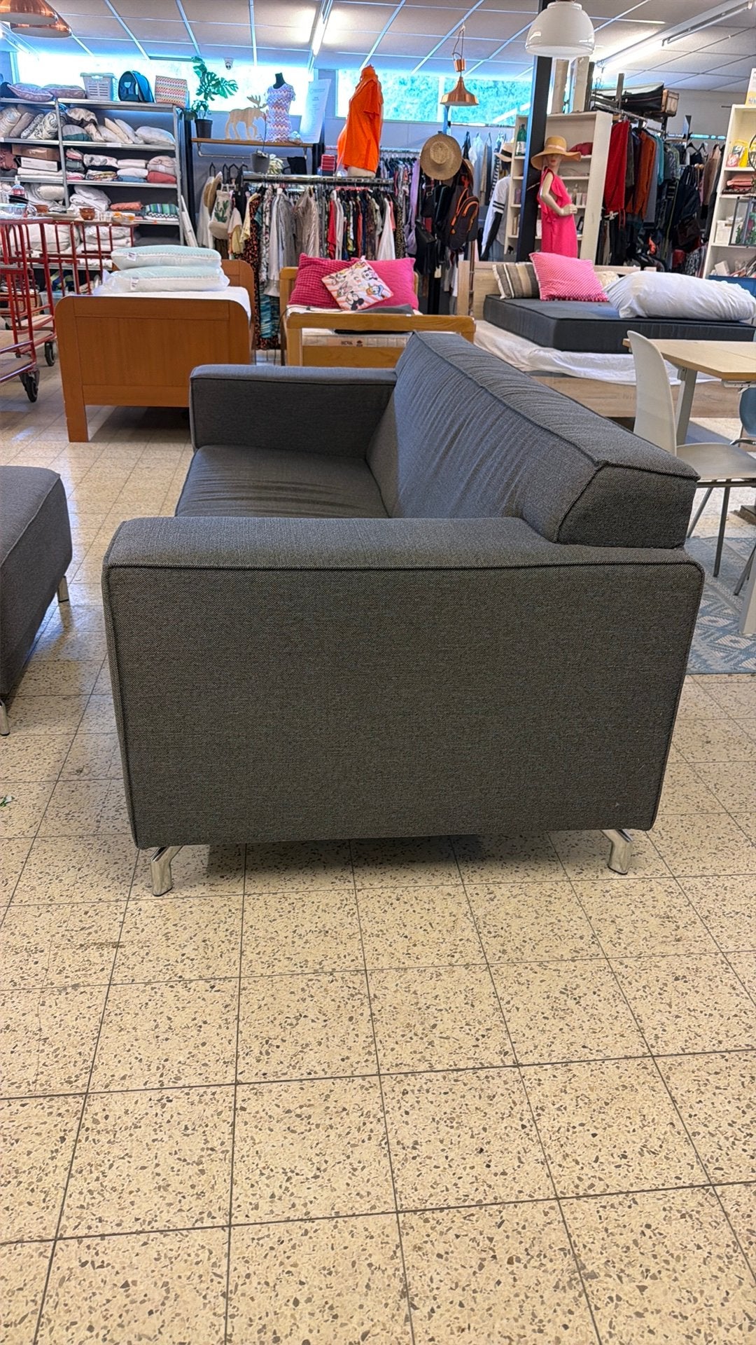 Moderne grijze bank met poef, Ophalen, ., ., Stof