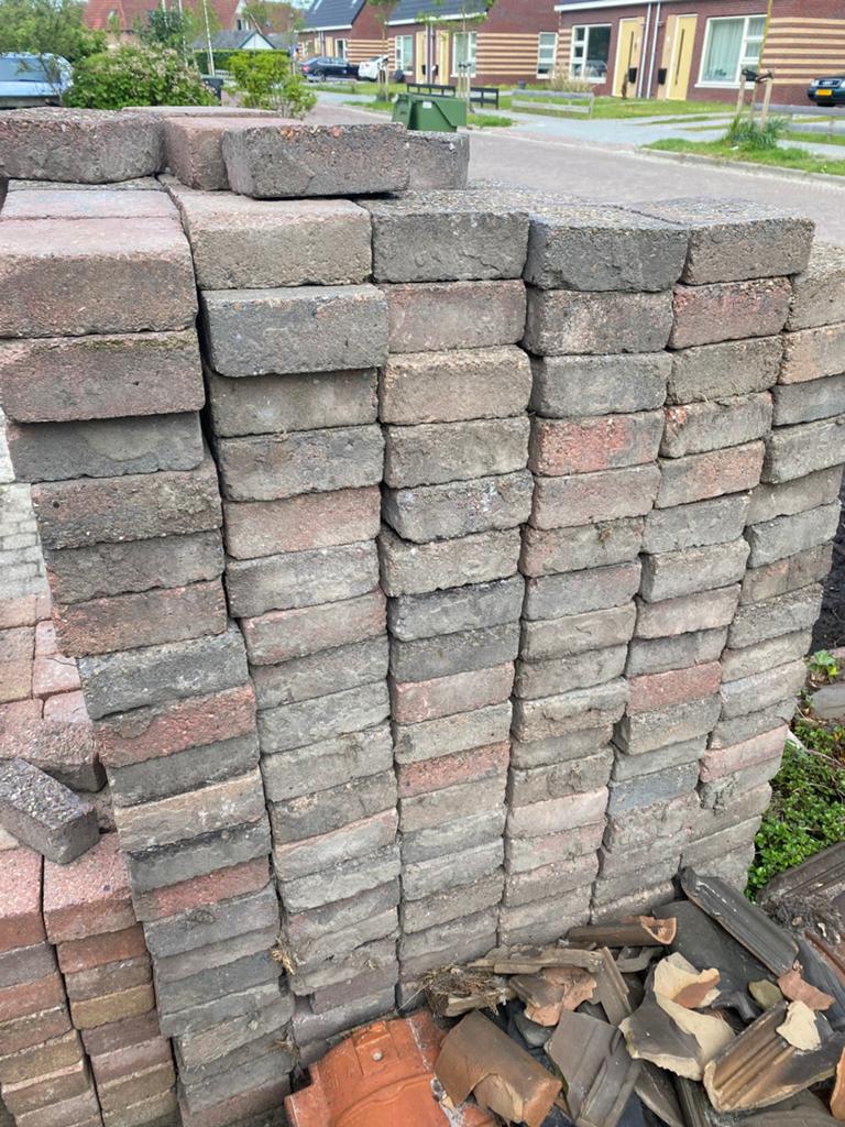 Gratis trommelstenen 15x15x6. Ong 12m2, Ophalen, Beton, Klinkers