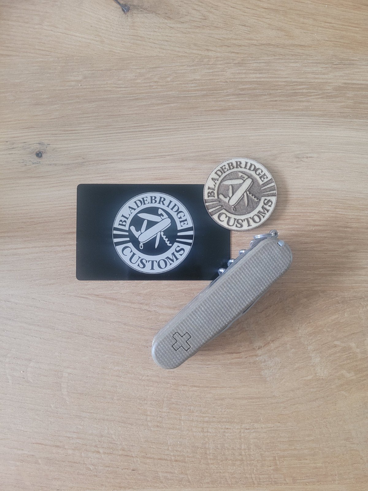 Victorinox van Bladebridge Customs met micarta schaal, Ophalen of Verzenden, Zo goed als nieuw